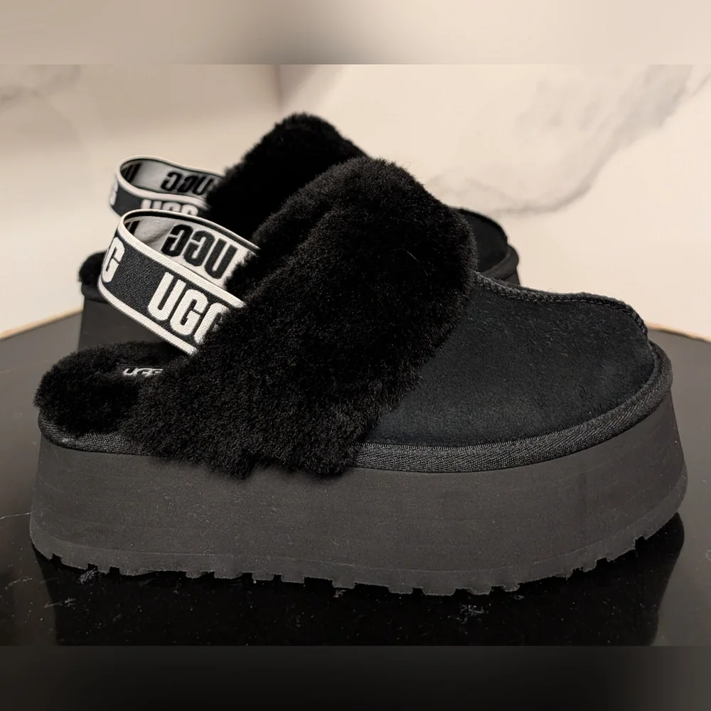 UGG Wmns Funkette Slipper 'Black' Shoes Size 9 Used Excellent